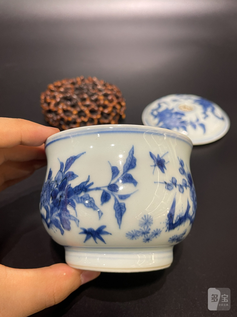 明崇祯 青花折枝花卉纹香薰 - 图7